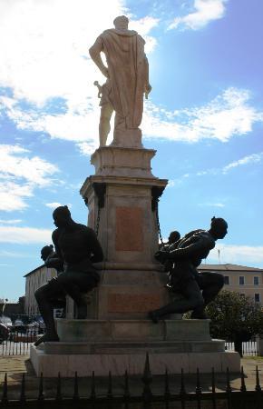 Monumento dei Quattro Mori